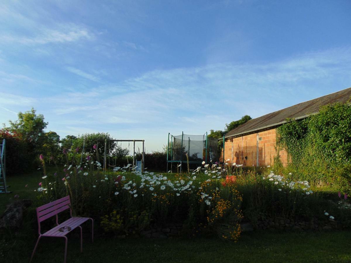 Le Domaine Villa Saint-Symphorien-des-Monts Exterior photo