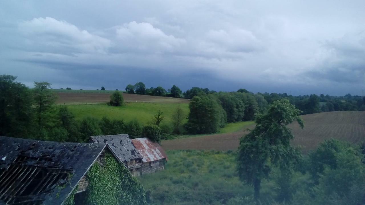 Le Domaine Villa Saint-Symphorien-des-Monts Exterior photo