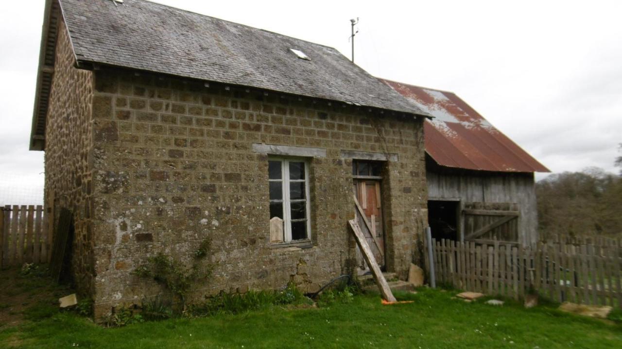 Le Domaine Villa Saint-Symphorien-des-Monts Exterior photo