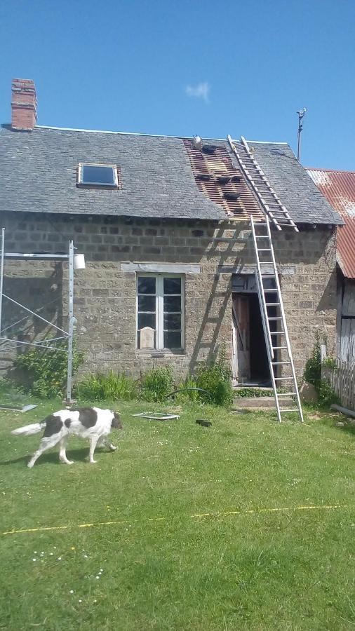 Le Domaine Villa Saint-Symphorien-des-Monts Exterior photo